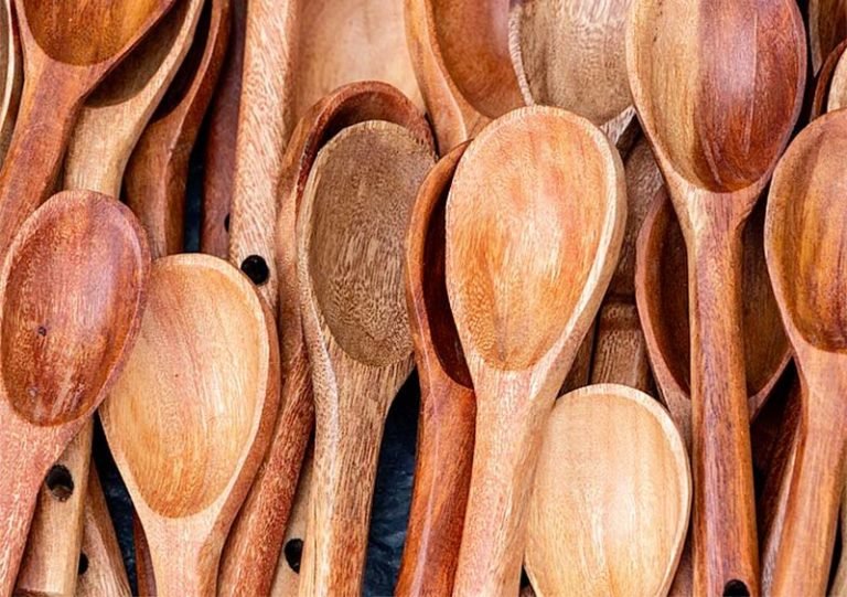 Which Non-Toxic Wood For Spoons Should You Use?