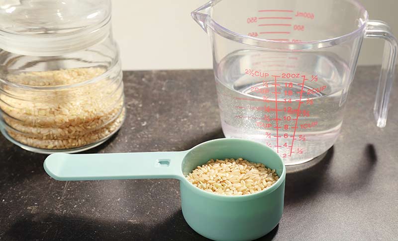 measuring cups and weights